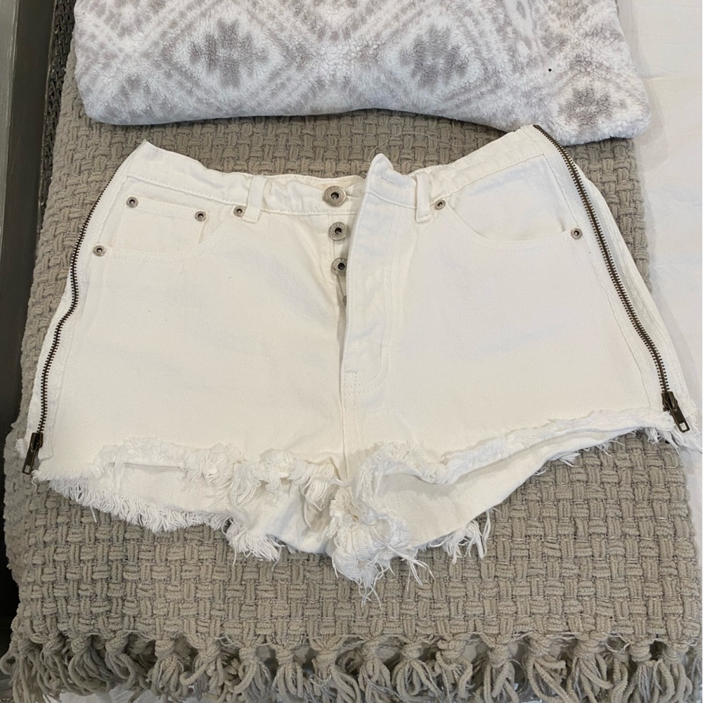 B original brand white denim shorts with zipper on sides. Size medium